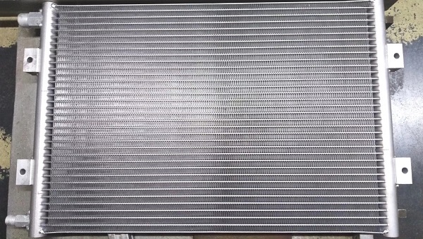 Kondenzátor automobilovej klimatizácie